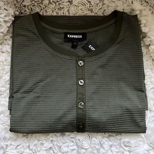 BNWT! Express top green strip grey with 4 buttons!